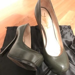 YSL Yves Saint Laurent Tribute Pumps